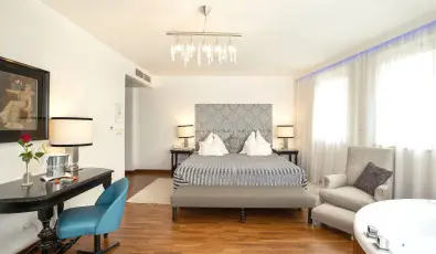 Sz�rcsa Hotel Sz�kesfeh�rv�r