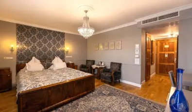 Sz�rcsa Hotel Sz�kesfeh�rv�r