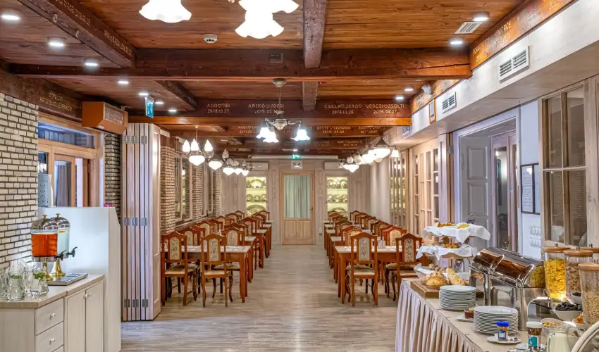 Sz�rcsa Hotel Sz�kesfeh�rv�r - Okt�ber 23. 