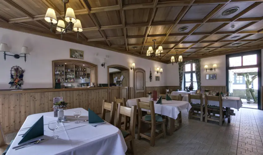 Szent Hubertus Panzi� Par�dsasv�r - Okt�ber 23. (min. 2 �j)