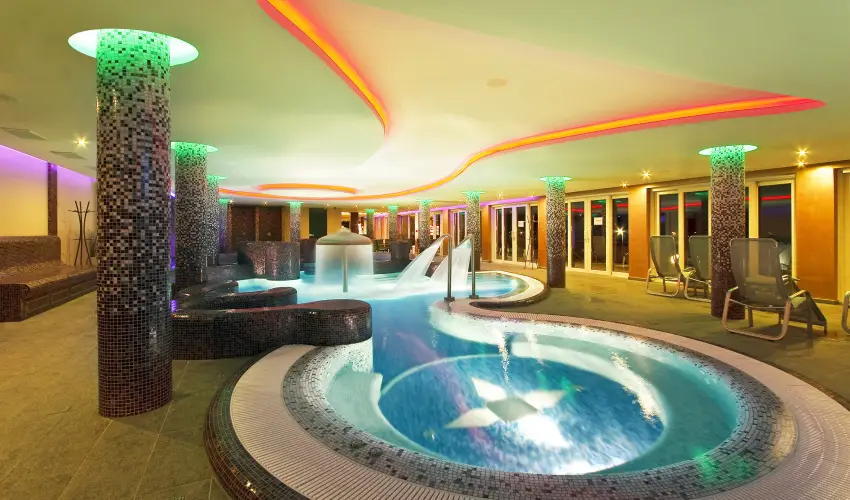 T Wellness Hotel Bnk - Oktber 23.  (min. 2 j)