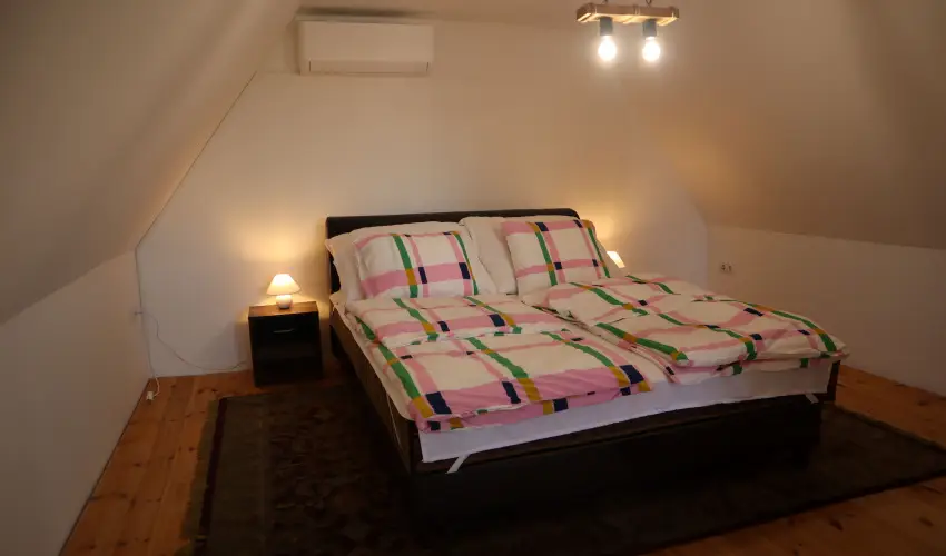 T�csi lak Szigetszentm�rton - Okt�ber 23. (min. 2 �j)