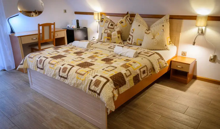 Tulipn Vendghz rvnyes - Oktber 23. (min. 2 j)