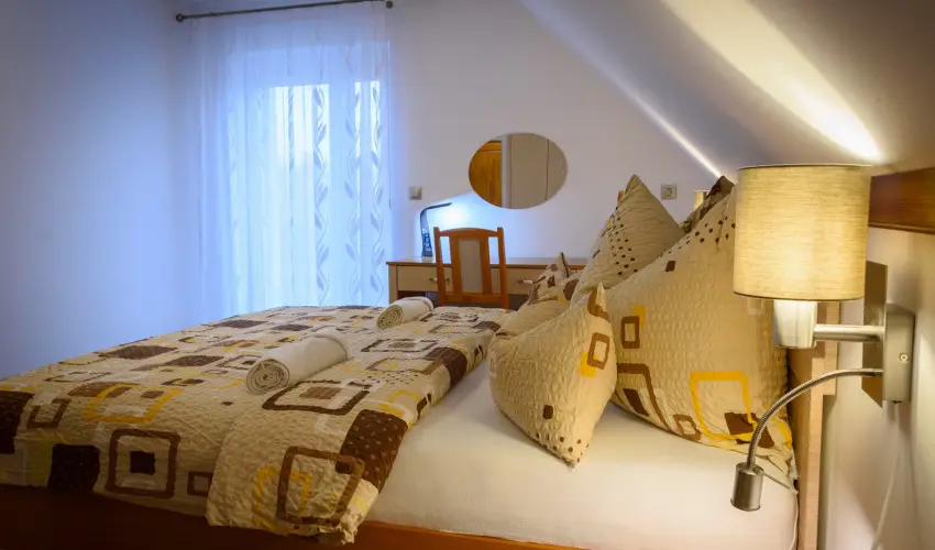 Tulipn Vendghz rvnyes - Oktber 23. (min. 2 j)