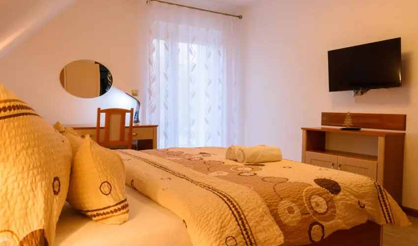 Tulipn Vendghz rvnyes - Oktber 23. (min. 2 j)