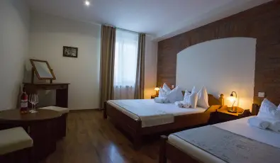 Viktor Bor- s Vendghz Balatonmriafrd