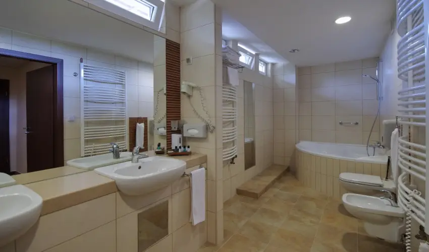 Wellness Hotel Gyula Gyula - Oktber 23. (min. 3 j)