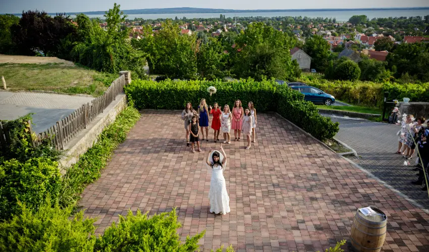 Zenit Hotel Balaton Vonyarcvashegy - Oktber 23. - teljes elrefizetssel (min. 3 j)