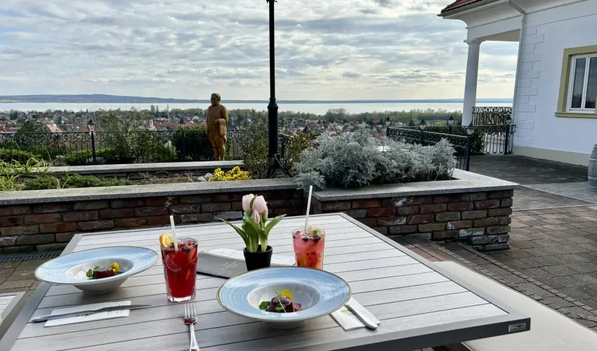 Zenit Hotel Balaton Vonyarcvashegy - Oktber 23. - teljes elrefizetssel (min. 3 j)