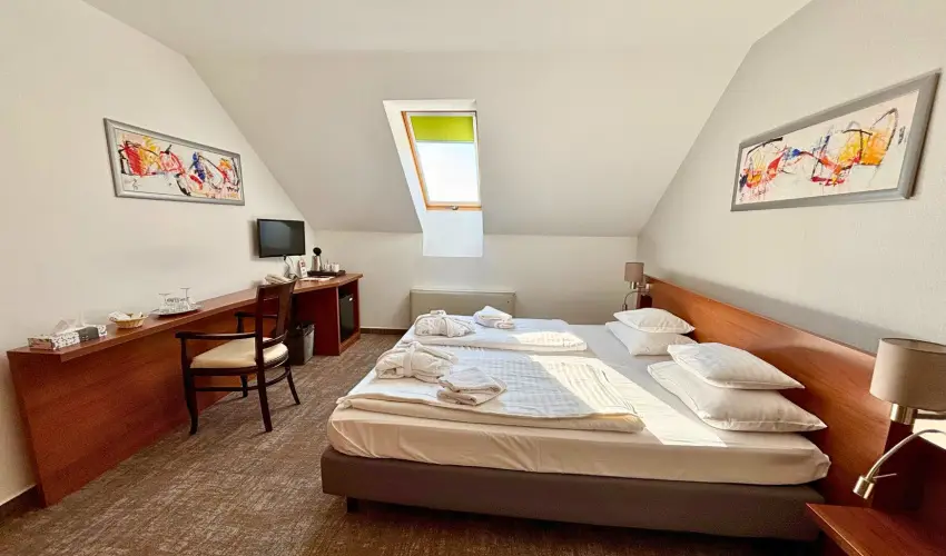 Zenit Hotel Balaton Vonyarcvashegy - Okt�ber 23. - teljes el�refizet�ssel (min. 2 �j)